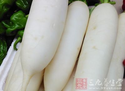 白蘿卜300克,豬肉100克,青椒100克,木耳50克 白蘿卜300克,豬肉100克,青椒100克,木耳50克