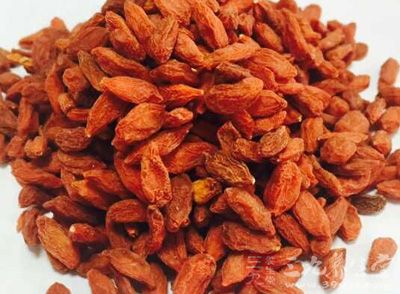 酒釀(醪糟)200克,枸杞若干 酒釀(醪糟)200克,枸杞若干