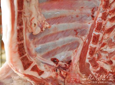 豬肋條肉(五花肉)150克,酸白菜150克,粉條50克 豬肋條肉(五花肉)150克,酸白菜150克,粉條50克