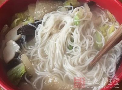 桂林米粉的做法很簡單，我們完全可以在家裡制作