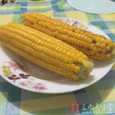 提前煮好的玉米，早晨用微波爐加熱