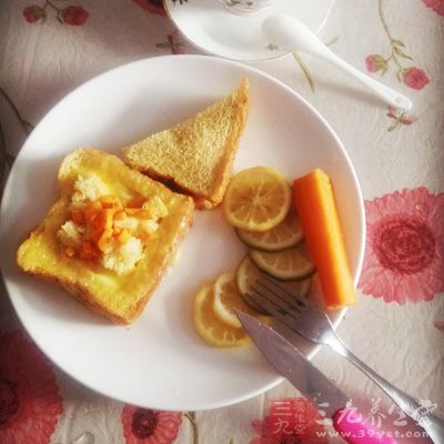 全麥吐司+水果+豆奶