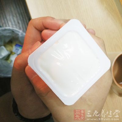 兒童的早餐通常以一杯牛奶