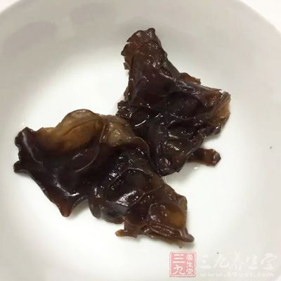 經期內應多吃蔥白、木耳