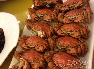 河蟹1只,糯米飯50克,鹹肉5克,冬筍5克,香菇5克 河蟹1只,糯米飯50克,鹹肉5克,冬筍5克,香菇5克