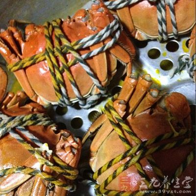 毛蟹700克,神馬藻80克,昆布50克,清酒180毫升 毛蟹700克,神馬藻80克,昆布50克,清酒180毫升