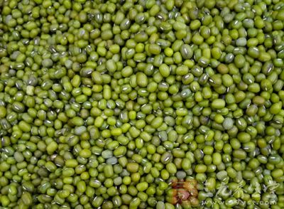 適量的綠豆約50克 適量的綠豆約50克
