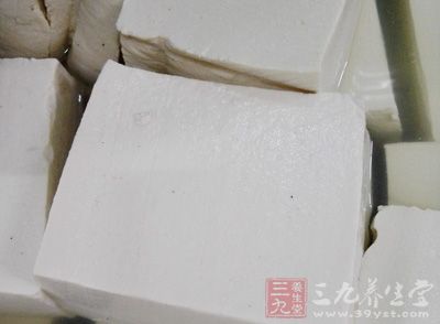 豆腐3方塊瀝干水份,荸荠末1湯匙,素碎末1湯匙,冬菜末1湯匙 豆腐3方塊瀝干水份,荸荠末1湯匙,素碎末1湯匙,冬菜末1湯匙