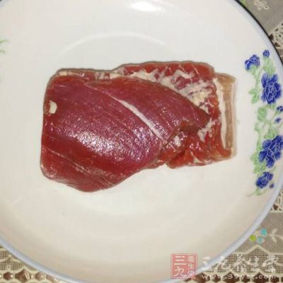 五花肉切小塊