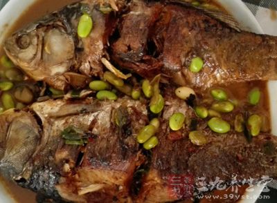 醬焖魚的做法很簡單