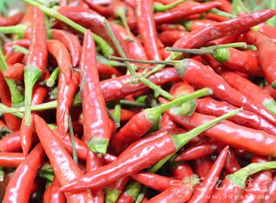 大蒜2瓣、干辣椒10克、花椒5克、豆蔻5克、肉桂5克、八角1粒 大蒜2瓣、干辣椒10克、花椒5克、豆蔻5克、肉桂5克、八角1粒