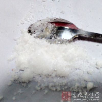 白糖慢慢地熔化