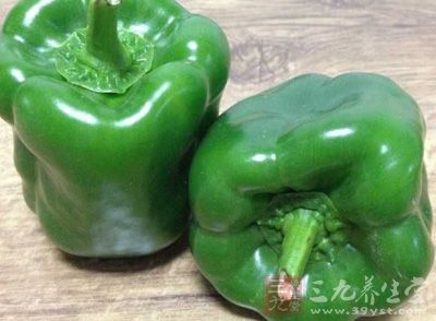 青椒隨便切，切菱形片
