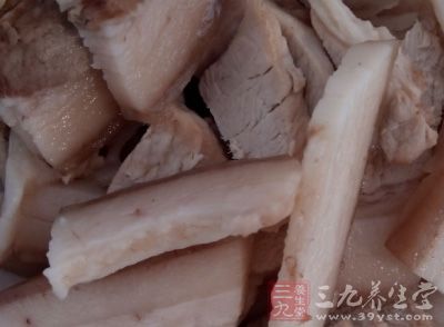 將五花肉用溫水沖洗干淨