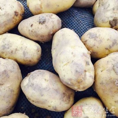 土豆去皮切成小塊