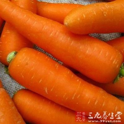 胡蘿卜70g，青椒1個