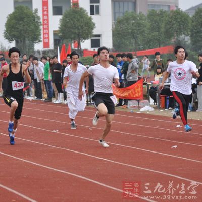 步行、慢跑、做體操 沖刺-跑步-男運動員