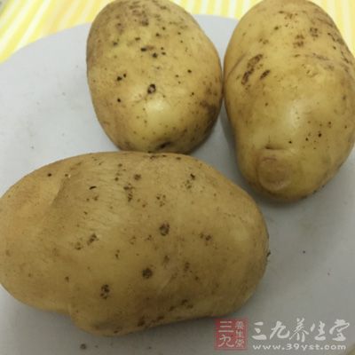 將土豆切成塊