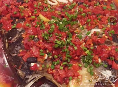 剁椒魚頭的剁椒做法很簡單