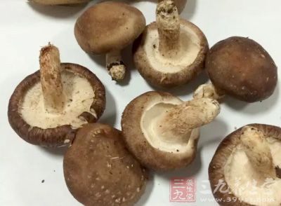 我的香菇比較大朵,一開四切好 我的香菇比較大朵,一開四切好