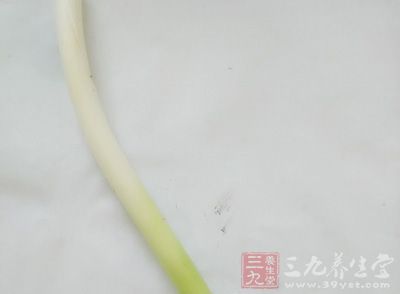 牙片魚肉250克、青豆、筍尖、香菇、鹽、味精、雞粉、雞湯、料酒、粉團、花生油、大蔥油 牙片魚肉250克、青豆、筍尖、香菇、鹽、味精、雞粉、雞湯、料酒、粉團、花生油、大蔥油