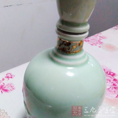 鲽魚1/4尾,小青椒(尖辣椒亦可) 4-5個,黑木耳30克,大蔥,姜適量, 香糟鹵,酒,鹽,胡椒粉 鲽魚1/4尾,小青椒(尖辣椒亦可) 4-5個,黑木耳30克,大蔥,姜適量, 香糟鹵,酒,鹽,胡椒粉
