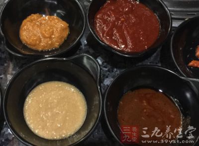 雞蛋灌餅的醬料做法很簡單，有很多口味的