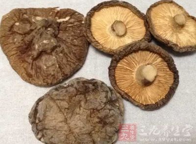 香菇切成小朵