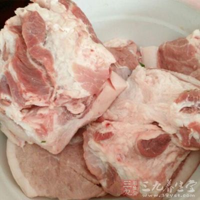先把五花肉洗淨