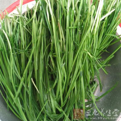 韭菜洗淨切成末