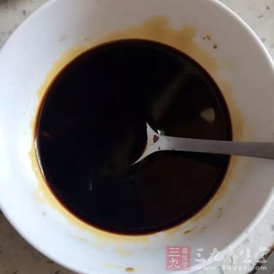 放適量的生抽 放適量的生抽