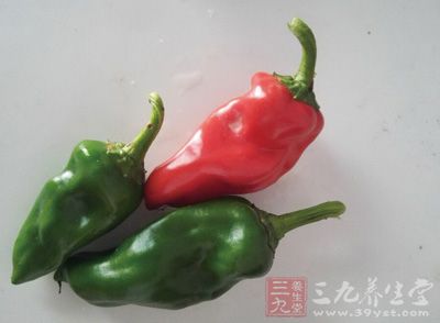 適量的青紅辣椒 適量的青紅辣椒