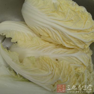 白菜洗淨切粗絲待用
