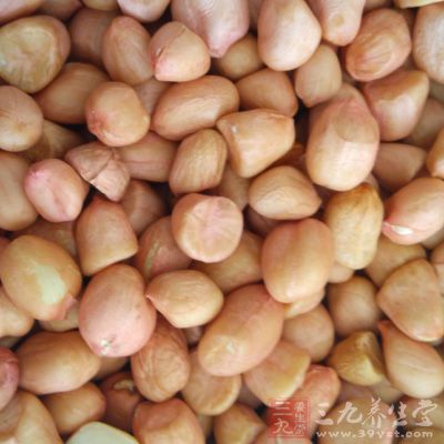 花生米洗淨，備用