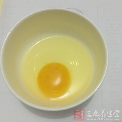 雞蛋打散，加入適量水