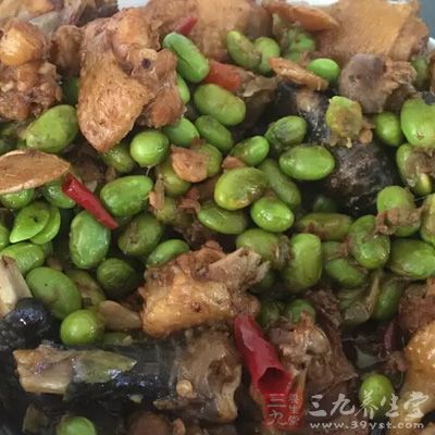 雞肉雖然具有補益作用，但能助溫生熱
