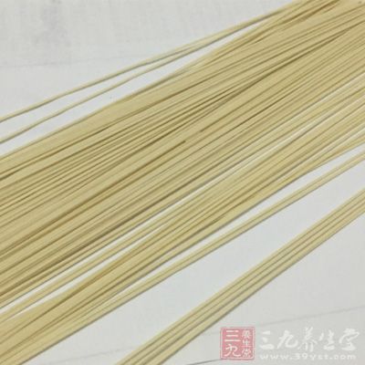 准備一小把面條