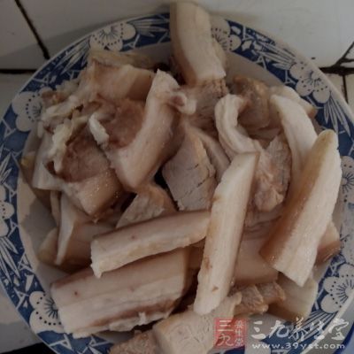 豬肉切成片狀