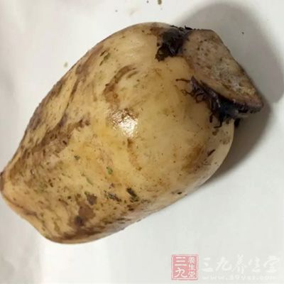 蓮藕洗淨切段備用