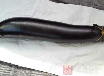 茄子不用去皮，清洗後切細條