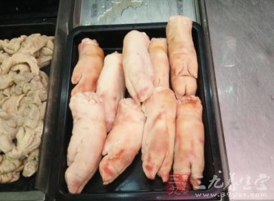 豬腳洗刮干淨
