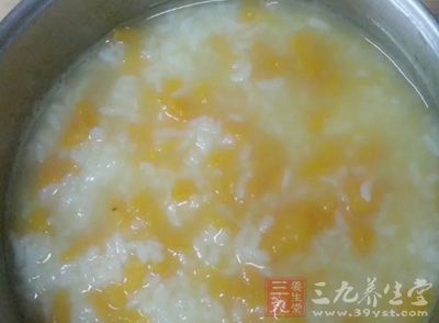 地瓜粥的做法很簡單，我們可以在家裡制作