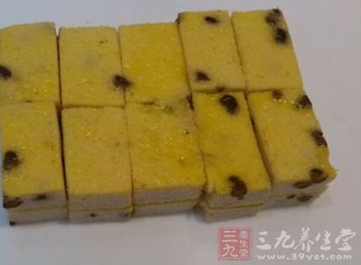 玉米發糕做法很簡單，我們可以在家裡制作