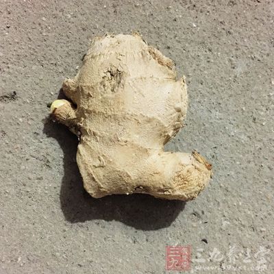 新鮮的姜1塊 新鮮的姜1塊