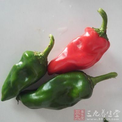 適量的青紅辣椒 適量的青紅辣椒
