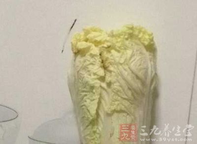 小白菜洗淨後焯一下水