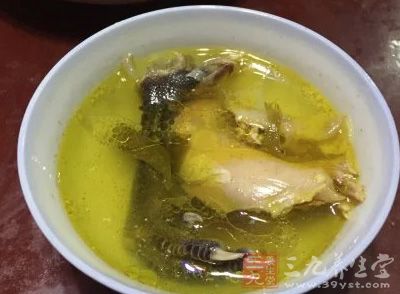 烏雞湯的做法很簡單，有很多種做法