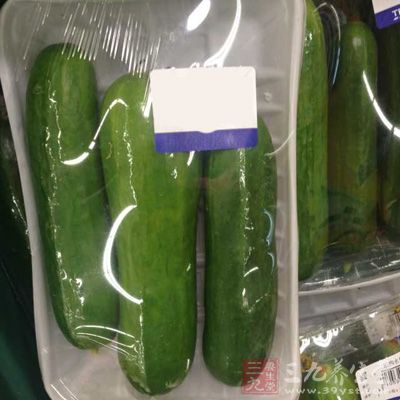 新鮮的黃瓜50克 新鮮的黃瓜50克