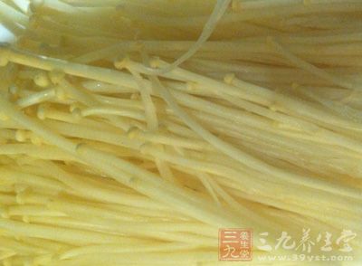 金針菇用水煮熟