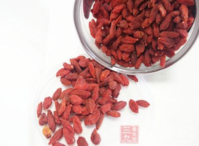 先將枸杞洗干淨 先將枸杞洗干淨